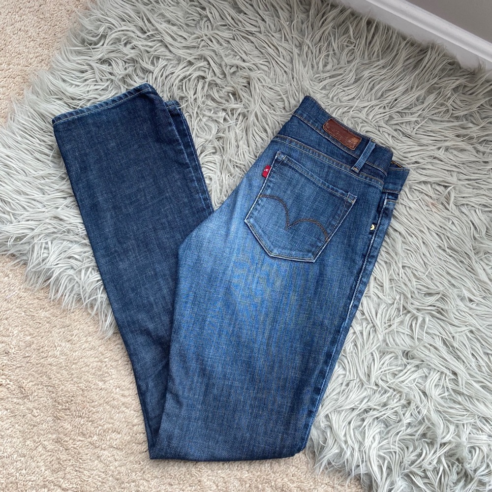 Levi’s straight leg jeans